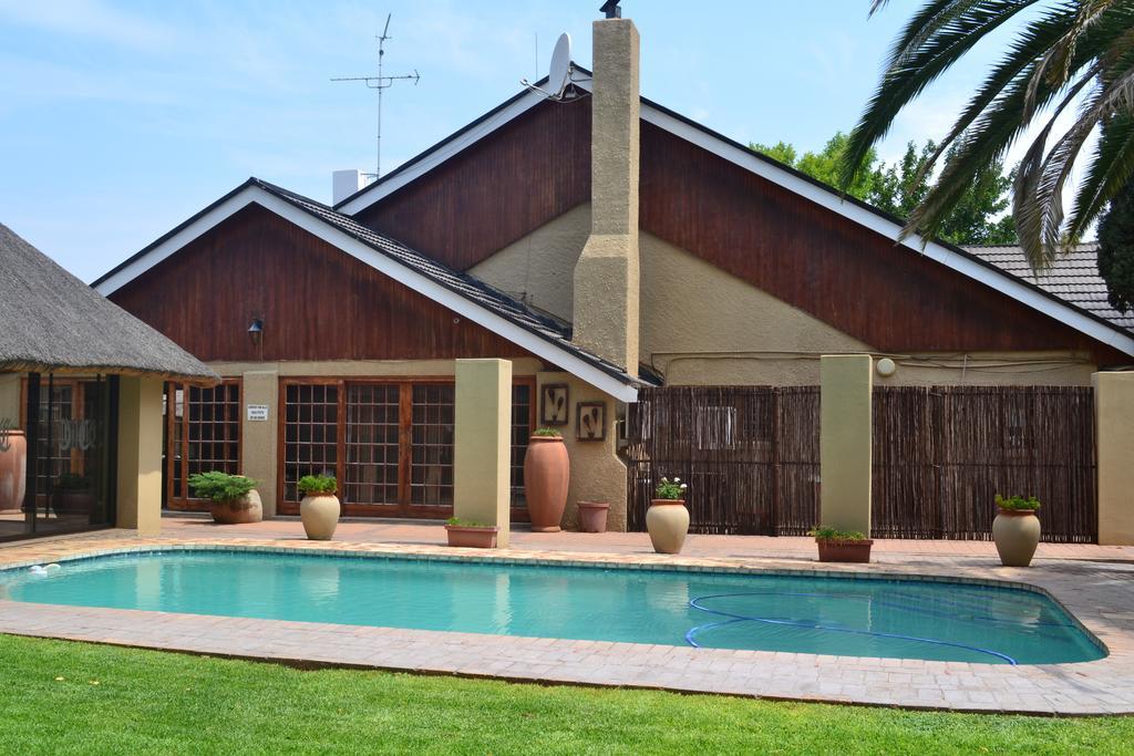 Castello Guesthouse Vryburg Exterior foto