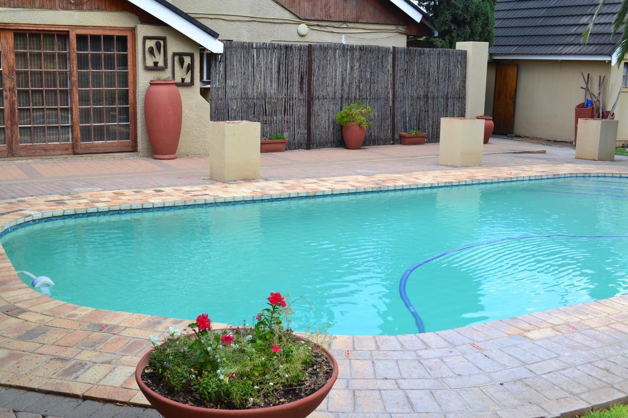 Castello Guesthouse Vryburg Exterior foto